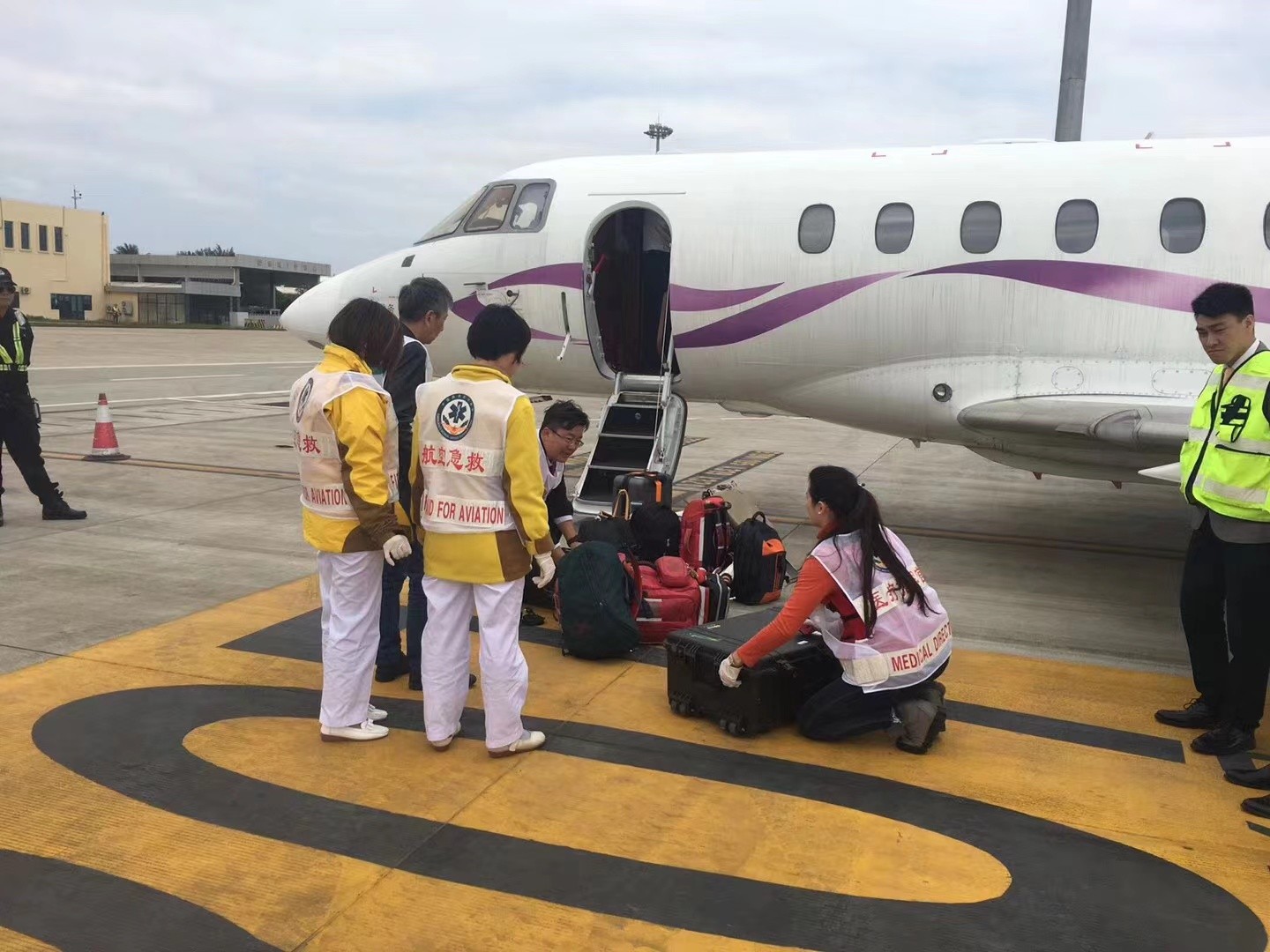 普洱香港出入境救护车出租